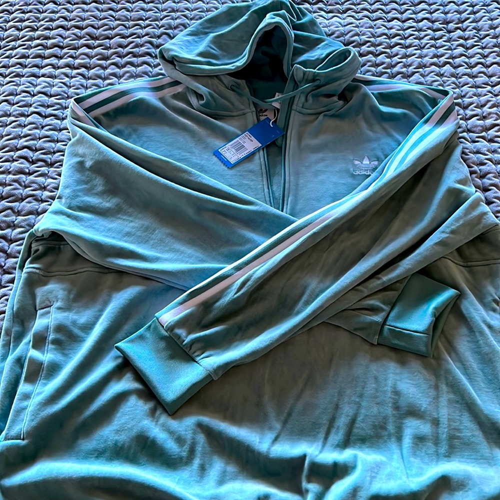 Adidas Men’s sweatshirt!